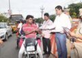 “தலைக்கவசம் உயிர் கவசம்” – சாலை பாதுகாப்பு ஆட்சியர் இளம்பகவத் நேரில் விழிப்புணர்வு!