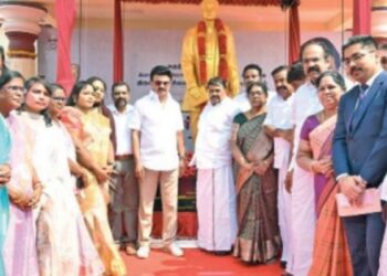 மக்கள்திரள் வரவேற்புக்கு இடையே பரமக்குடியில் தியாகி இமானுவேல் சேகரன் மணிமண்டபத்தை முதல்வர் மு.க.ஸ்டாலின் திறந்து வைத்தார்