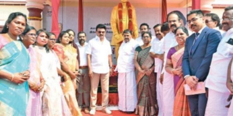 மக்கள்திரள் வரவேற்புக்கு இடையே பரமக்குடியில் தியாகி இமானுவேல் சேகரன் மணிமண்டபத்தை முதல்வர் மு.க.ஸ்டாலின் திறந்து வைத்தார்