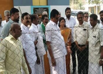 போடி பரமசிவன் கோயில் புதிய தார்ச்சாலை அமைக்கும் பணி தங்க தமிழ்ச்செல்வன் நேரில் ஆய்வு!