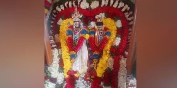 மேற்றலை தஞ்சாவூர் அன்னூர் மன்னீஸ்வரர் கோயில் தேரோட்டம் பக்தர்கள் வடம் பிடித்துத் தரிசனம்.