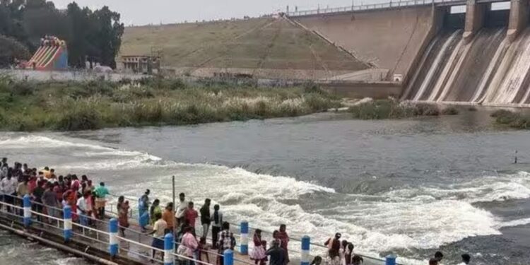 புத்தாண்டு விடுமுறை: வைகை அணையில் குவிந்த 5,000-க்கும் மேற்பட்ட சுற்றுலா பயணிகள்!