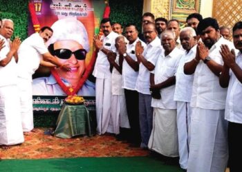 பல்லடத்தில் புரட்சித் தலைவர் எம்.ஜி.ஆரின் 109-வது பிறந்தநாள் விழா: முன்னாள் அமைச்சர் எம்.எஸ்.எம்.ஆனந்தன் தலைமையில் கொண்டாட்டம்