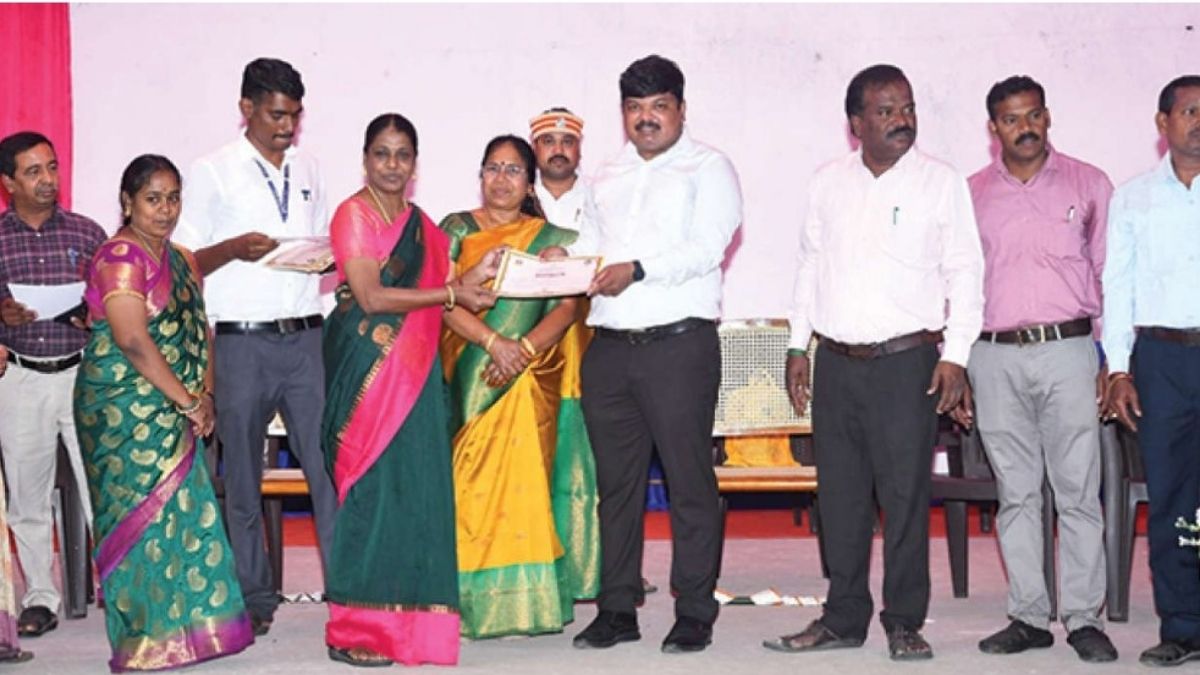 “வெற்றி மகுடம் சூட்டிய கல்விச் சிற்பிகள்”: மயிலாடுதுறையில் கலெக்டர் ஹெச்.எஸ்.ஸ்ரீகாந்த் பாராட்டு!