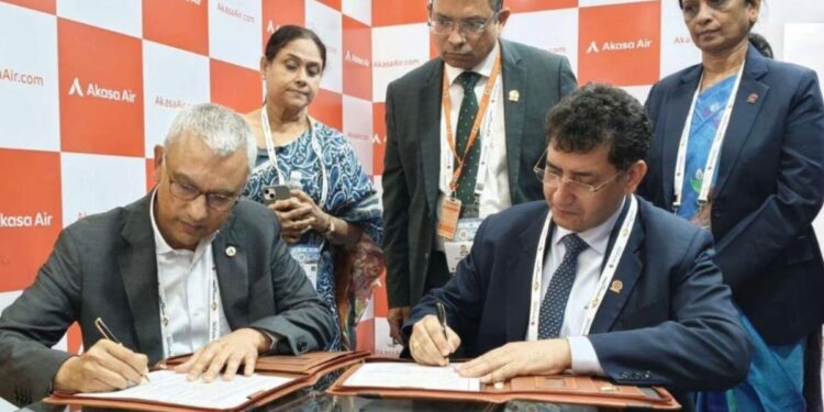 நீல வானில் பசுமைப் பயணம்… விமானத்துறையில் கார்பன் புகையை குறைக்க இந்தியன் ஆயில் – ஆகாசா ஏர் கைகோர்ப்பு!