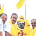 கோவையில் எஸ்.பி.வேலுமணி தலைமையில் அதிமுகவினர் வெண்புறாக்களைப் பறக்கவிட்டு உற்சாக மரியாதை!