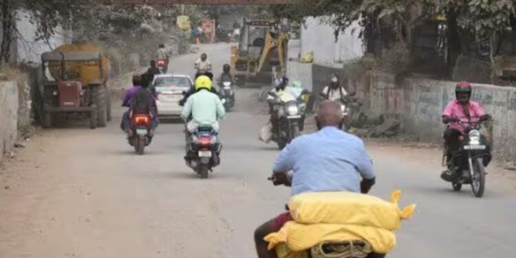 நல்லாம்பாளையம் ரயில்வே சுரங்கப்பாதையில் ஒருபுறம் போக்குவரத்து அனுமதி