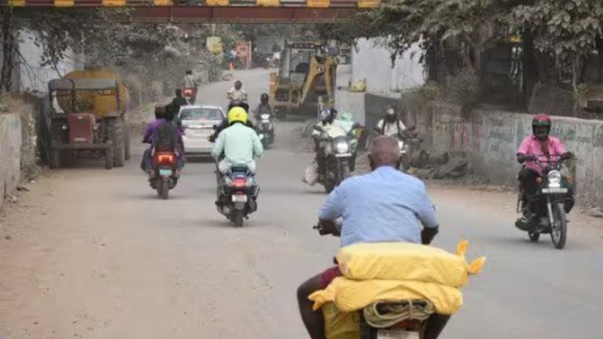 நல்லாம்பாளையம் ரயில்வே சுரங்கப்பாதையில் ஒருபுறம் போக்குவரத்து அனுமதி