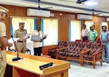 “ஜனநாயக கடமை காப்போம்”: தூத்துக்குடி எஸ்.பி. சிலம்பரசன் தலைமையில் காவல்துறை உறுதிமொழி!