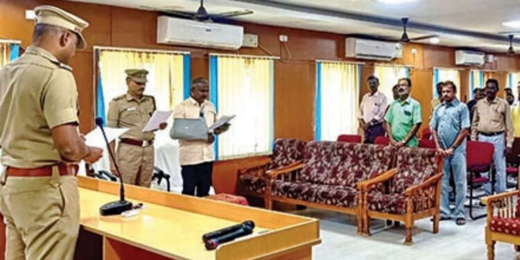 “ஜனநாயக கடமை காப்போம்”: தூத்துக்குடி எஸ்.பி. சிலம்பரசன் தலைமையில் காவல்துறை உறுதிமொழி!