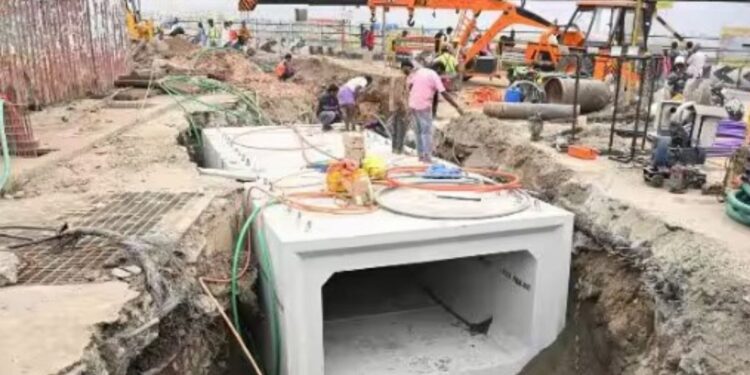 கோவையில் 24 மணி நேர குடிநீர் திட்டப்பணியில் முட்டுக்கட்டை  குழாய் பதிப்பதில் சிக்கல்