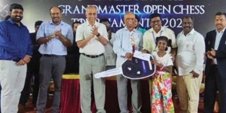 சர்வதேச செஸ் போட்டியில் சோழவந்தான் மாணவி அபார வெற்றி கார் வென்று சாதனை!