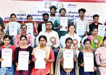 “உழைப்பே உயர்வு: ஏ.ஐ. தொழில்நுட்பத் திறன்களை வளர்த்து முன்னேறுக” – பணி ஆணை வழங்கி ஆட்சியர் உரை!