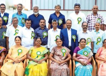 காலங்கள் கடந்தாலும் கரையாத நட்பு… 40 ஆண்டுகால நினைவுகளை நெகிழ்ச்சியுடன் பகிர்ந்துகொண்ட சவேரியார் பள்ளி முன்னாள் மாணவர்கள்!