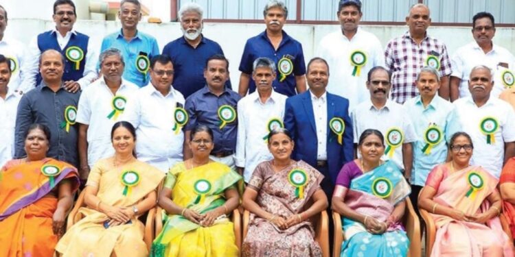 காலங்கள் கடந்தாலும் கரையாத நட்பு… 40 ஆண்டுகால நினைவுகளை நெகிழ்ச்சியுடன் பகிர்ந்துகொண்ட சவேரியார் பள்ளி முன்னாள் மாணவர்கள்!