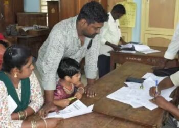 தமிழகத்தில் 12,572 வாக்காளர்களின் ஆவணங்கள் சரிபார்ப்பு பணி தீவிரம் தேர்தல் ஆணையம் அதிரடி நடவடிக்கை