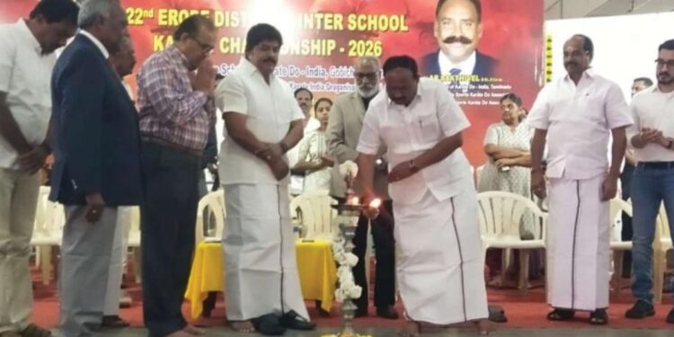 தற்காப்புக்கலையில் தடம் பதிக்கும் இளம் சிங்கங்கள்… கோபியில் ஆயிரத்திற்கும் மேற்பட்ட மாணவர்கள் பங்கேற்ற பிரம்மாண்ட கராத்தே விழா!