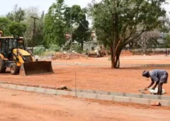 ரேஸ்கோர்ஸ் வாகன நெரிசலுக்கு விடிவுகாலம் ‘பார்க்கிங்’ வசதி ஏற்படுத்த மாநகராட்சி அதிரடி நடவடிக்கை