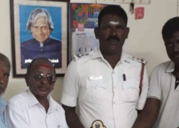திருச்செந்தூரில் உலக நுகர்வோர் தின விழா போக்குவரத்து போலீசாருக்கு விருது