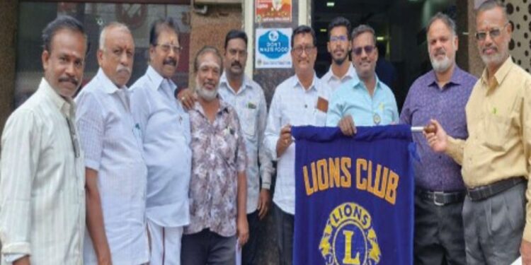 பழனி நகர அரிமா சங்கம் சார்பில் ‘உணவைத் தவிர்க்காதீர்’ விழிப்புணர்வு துண்டுப் பிரசுரங்கள் விநியோகம்!