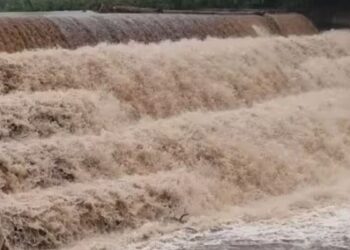 கொட்டகுடி ஆற்றில் பெருக்கெடுத்த வெள்ளம் அணைப்பிள்ளையார் அணையில் நீர் ஆர்ப்பரிப்பு  