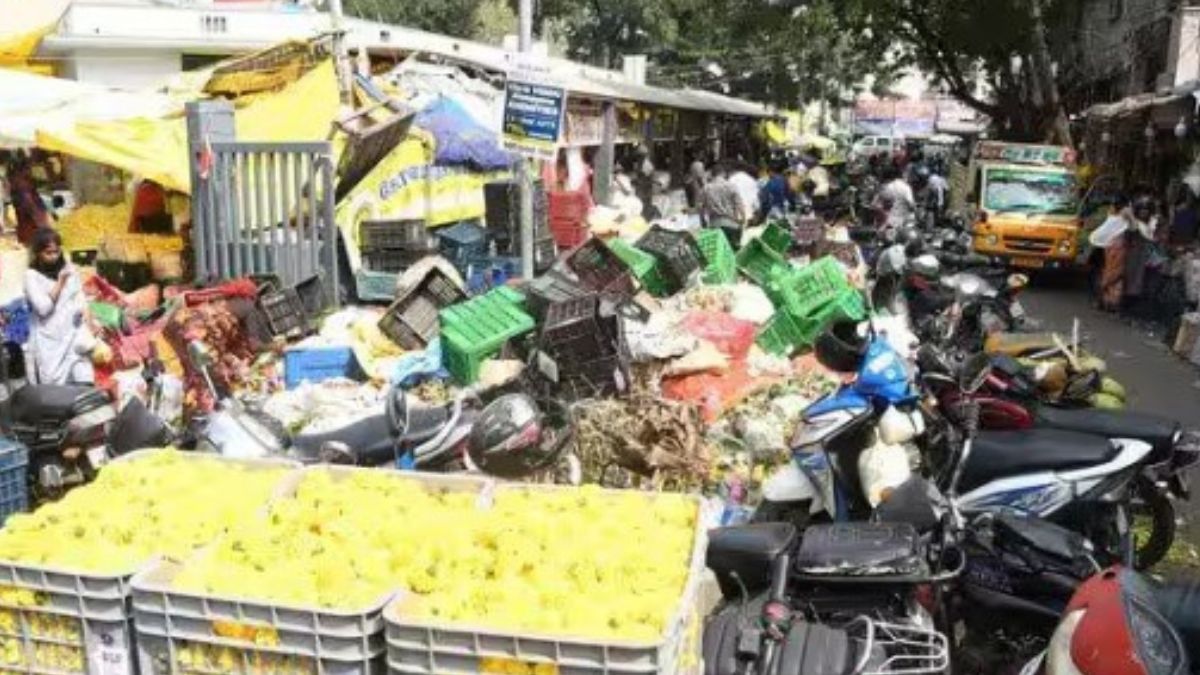 கோவை பூ மார்க்கெட்டில் மீட்கப்பட்ட சாலை மீண்டும் ஆக்கிரமிப்பு கடும் நடவடிக்கை எடுக்க பொதுமக்கள் கோரிக்கை.
