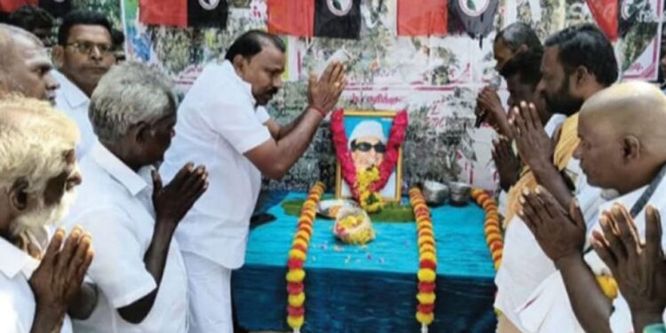 வீரசோழனில் எழுச்சியுடன் புரட்சித்தலைவர் எம்.ஜி.ஆரின் 109-வது பிறந்தநாள் விழா: அன்னதானம் வழங்கிக் கொண்டாட்டம்.