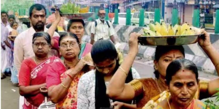 வீரப்பன்சத்திரம் மாரியம்மன் கோயில் பொங்கல் விழா ஆயிரக்கணக்கானோர் மாவிளக்கு எடுத்து வழிபாடு