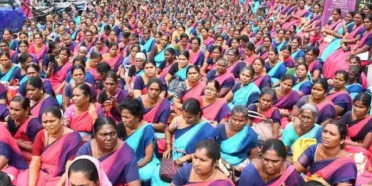 திண்டுக்கல்லில் அங்கன்வாடி ஊழியர்கள் பி சாலை மறியல் 9 அம்ச கோரிக்கைகளை வலியுறுத்தி போராடிய 1000 பேர் கைது