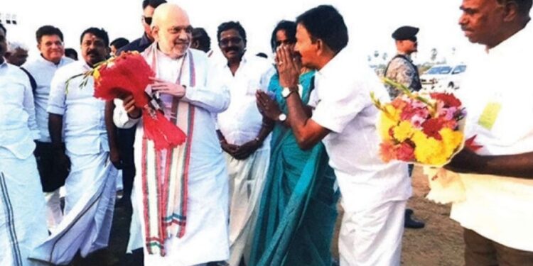 அமித்ஷா முன்னிலையில் திமுக முன்னாள் அரசு வழக்கறிஞர்கள் பாஜகவில் இணைந்தனர்!