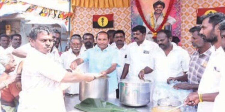 கேப்டன்” விஜயகாந்த் 2-ஆம் ஆண்டு நினைவு நாள் தேமுதிக நிர்வாகிகள் இணைந்து அன்னதானம் வழங்கினர்!