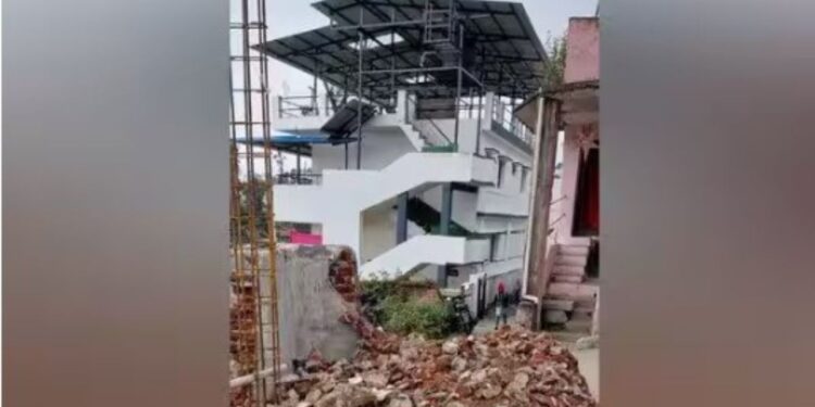 கொடைக்கானலில் தொடரும் நில ஆக்கிரமிப்பு இரவோடு இரவாகக் கடைகள் அமைப்பு