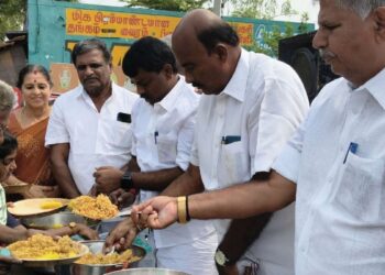 ஆலாங்கொம்பில் எம்.ஜி.ஆர். பிறந்தநாள் விழா: ஏ.கே.செல்வராஜ் எம்.எல்.ஏ. தலைமையில் மாலை அணிவித்து அன்னதானம் வழங்கி கொண்டாட்டம்