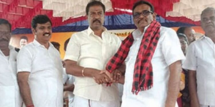 பழனியில் அதிமுக முன்னாள் நகர்மன்ற துணைத் தலைவர் எஸ்.கே.கே. ஹக்கீம் திராவிட முன்னேற்றக் கழகத்தில் இணைந்தார்.