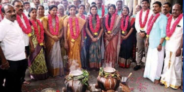 கரகாட்டம், தப்பாட்டத்துடன் கலெக்டர் அலுவலகத்தில் பொங்கல் விழா