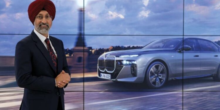 இந்திய சொகுசு வாகன சந்தையில் பிஎம்டபள்யூ அதிரடி: 18,000 கார்கள் விற்பனை செய்து புதிய வரலாற்று சாதனை