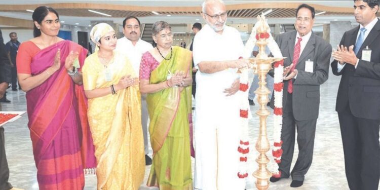 கோவையில் முதுகலை நிறுவனத்தை இந்தியக் குடியரசுத் துணைத் தலைவர் சி.பி.ராதாகிருஷ்ணன் திறந்து வைத்தார்.