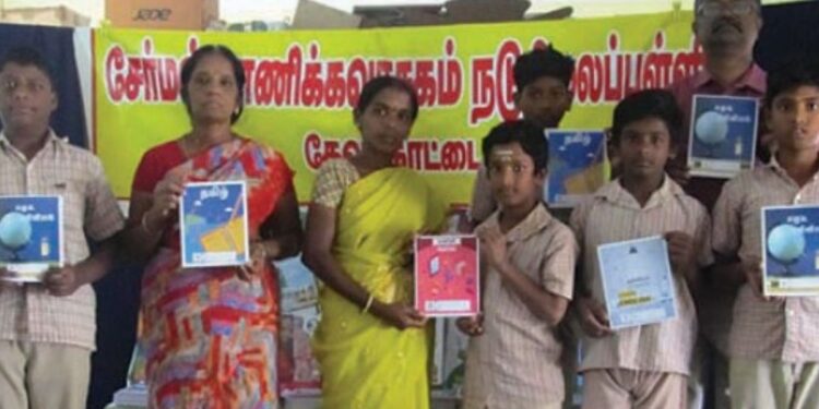 தேவகோட்டை சேர்மன் மாணிக்க வாசகம் பள்ளியில் 3-ஆம் பருவ பாடப்புத்தகங்கள் விநியோகம்