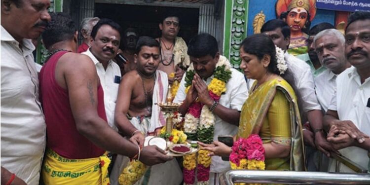 விராலிமலை மெய் கண்ணுடையாள் கோவில் பொங்கல் திருவிழா: 7,000 பெண்கள் பங்கேற்ற மெகா திருவிளக்கு பூஜையைத் தொடங்கி வைத்தார் சி.விஜயபாஸ்கர்