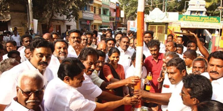 அவனியாபுரம் ஜல்லிக்கட்டு முகூர்த்தக்கால் நட்ட அமைச்சர் மூர்த்தி முற்றுகை பரபரப்பு!