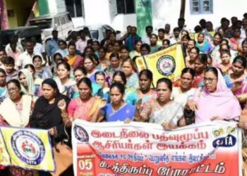 திமுகவின் தேர்தல் வாக்குறுதி என்னானது?”: சம வேலைக்கு சம ஊதியம் கோரி ஆசிரியர்கள் போராட்டம்!