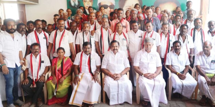 மாற்றுக்கட்சியினர் அதிரடி இணைப்பு எடப்பாடி பழனிசாமி முன்னிலையில் வலுவடையும் அதிமுக கோட்டை!