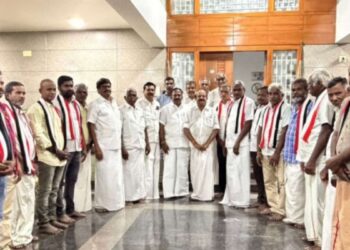 அதிமுகவில் பெருந்துறையில் முன்னாள் அமைச்சர் கே.சி.கருப்பணன் முன்னிலையில் 50-க்கும் மேற்பட்டோர் இணைப்பு!