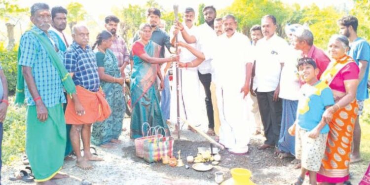 அந்தியூர் தொகுதியில் புதிய தார் சாலைப் பணி பூமிபூஜை செய்து தொடங்கி வைத்தார் எம்.எல்.ஏ!