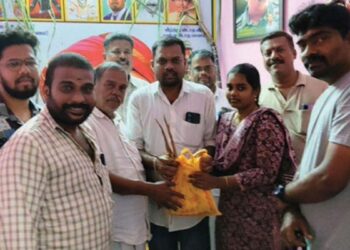 ராமநாதபுரத்தில் வ.உ.சி வெள்ளாளர் நலச் சங்கம் சார்பில் சமத்துவப் பொங்கல் விழா: 100-க்கும் மேற்பட்டோருக்குப் பொங்கல் பரிசுத் தொகுப்பு வழங்கல்