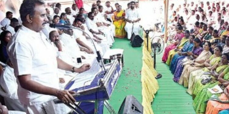 “சம்மட்டியுடன் ஒருவர் காத்திருக்கிறார், திமுகவை குறைத்து மதிப்பிடாதீர்கள்”: எஸ்.பி.வேலுமணி பேச்சால் பரபரப்பு!