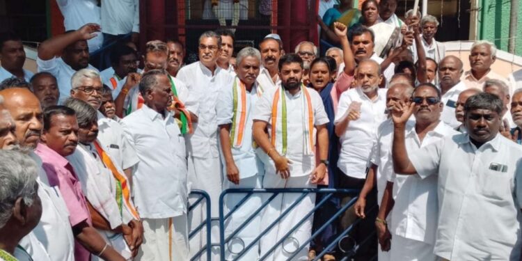 “காந்தியின் பெயரை நீக்கக் கை வைக்காதே”: ஊரக வேலை உறுதித் திட்ட விவகாரத்தில் முழக்கம்!