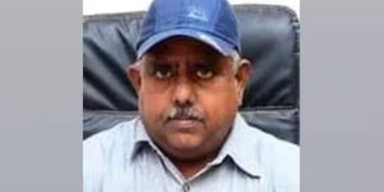 அரசு வேலை வாங்கித் தருவதாக மோசடி தேனி முன்னாள் பி.ஆர்.ஓ அவரது மனைவி மீது போலீஸ் வழக்கு