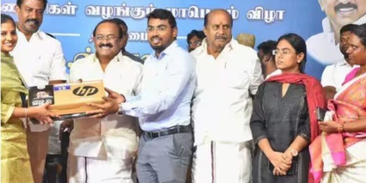 திண்டுக்கல்லில் 2,327 மாணவிகளுக்கு விலையில்லா லேப்டாப்: அமைச்சர் சக்கரபாணி அதிரடி முழக்கம்!