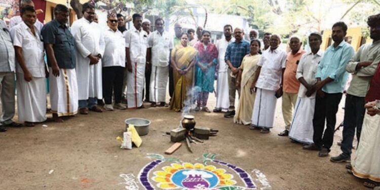 அல்-அமீன் பள்ளியில் பொங்கி வழிந்த மத நல்லிணக்கம்: ‘சமத்துவ பொங்கல்’ திருவிழா!